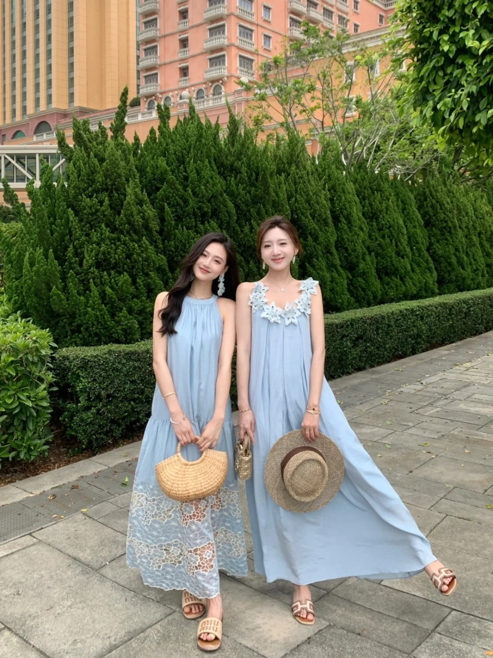 Váy đôi bạn thân dáng dài thanh lịch cho nàng đi lễ chùa