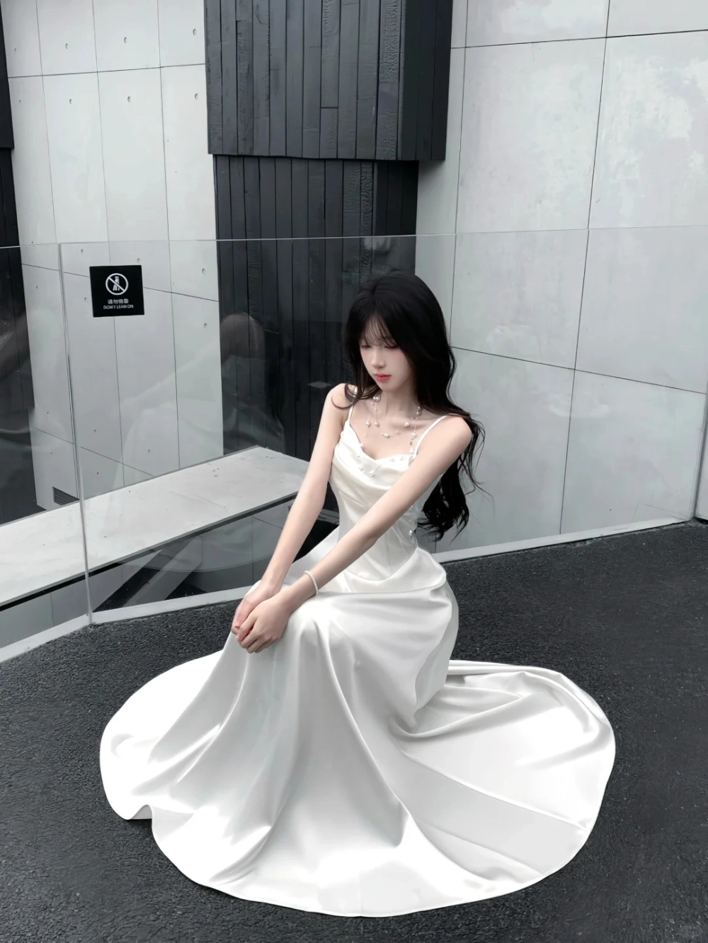 Đầm hai dây đẹp phù hợp dạo phố và dự tiệc