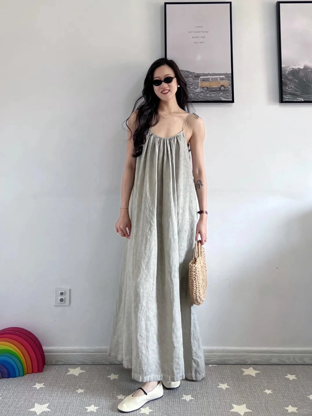 Thời trang váy hai dây đa dạng phong cách ứng dụng