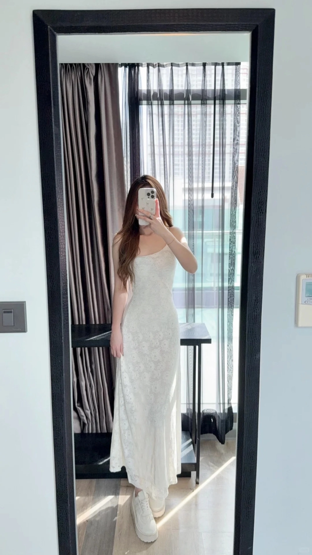 Đầm hai dây sang trọng dành cho quý cô hiện đại