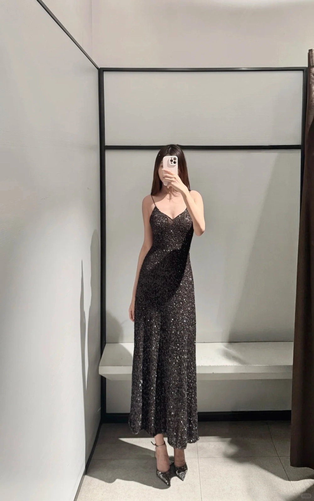 Mẫu váy kim sa nổi bật phong cách thượng lưu