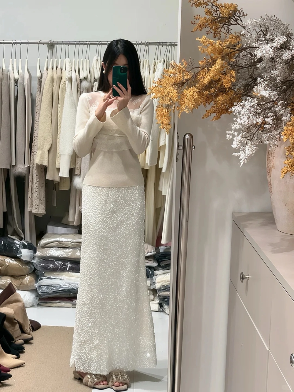 Mẫu đầm kim sa tôn dáng đầy mê hoặc