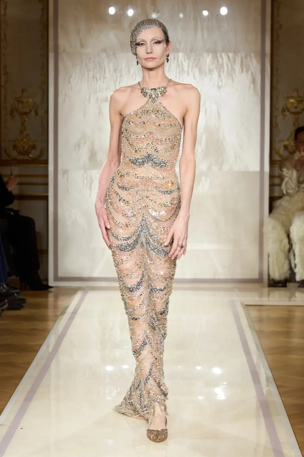 Váy lấp lánh cao cấp thu hút mọi ánh mắt