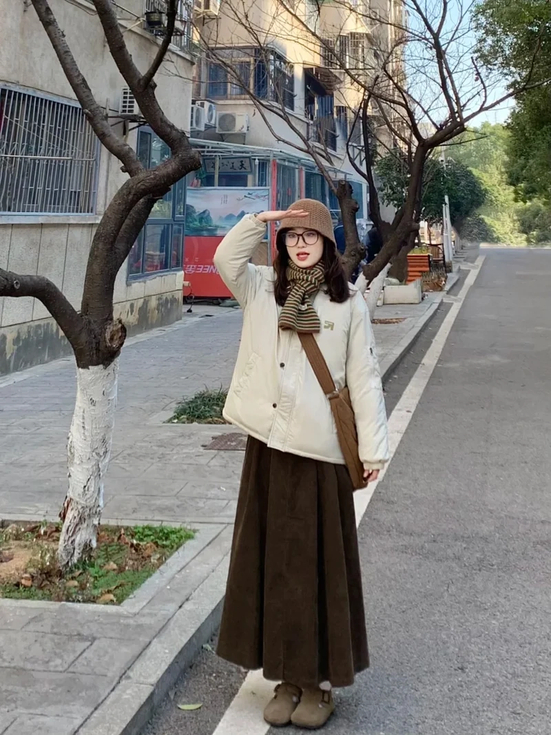 Phong cách cổ điển chuẩn với váy nhung tăm cổ điển