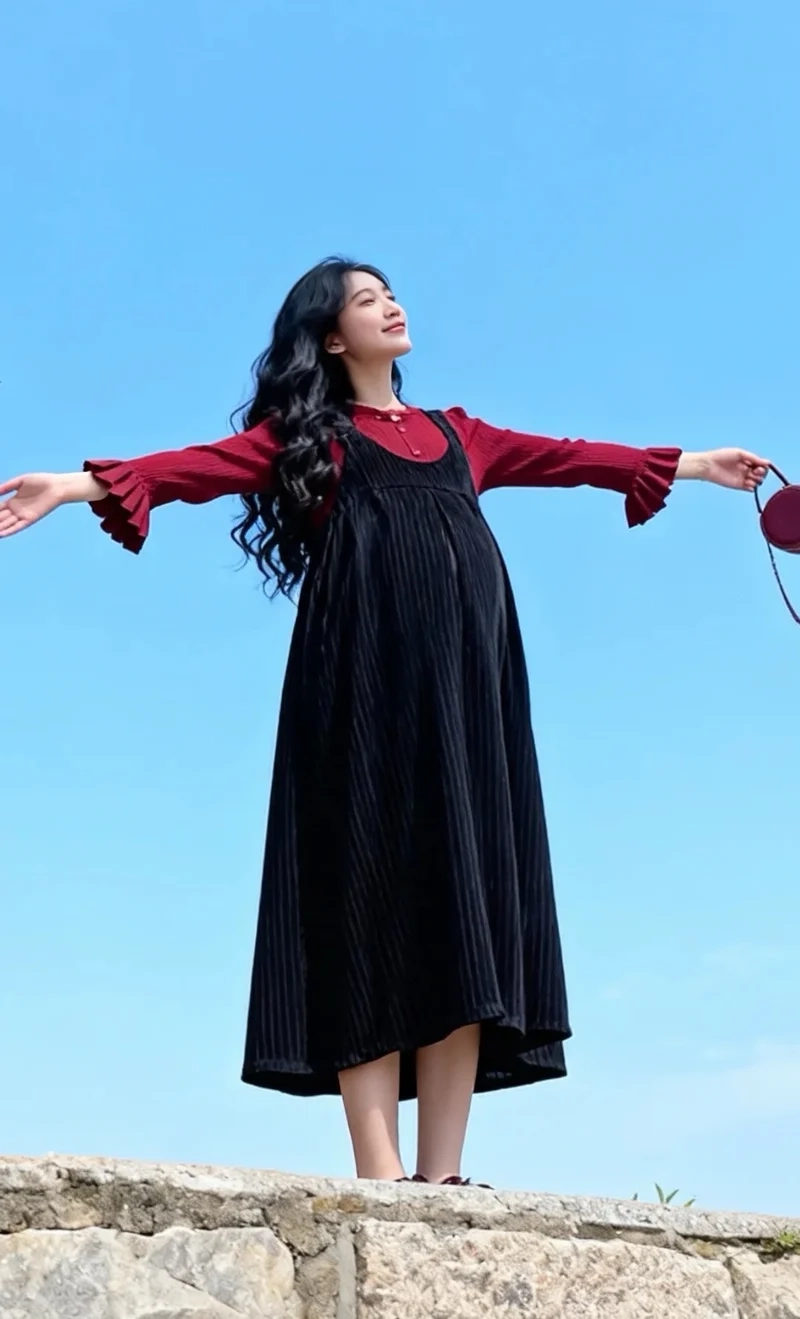 Bắt trend mọi mùa cùng váy nhung tăm thời trang