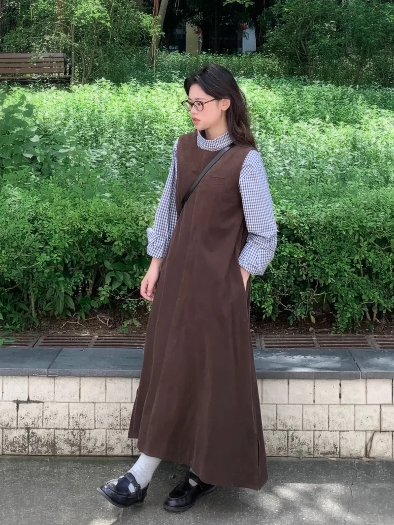 Outfit sống ảo xinh xắn nhờ váy nhung tăm chụp ảnh