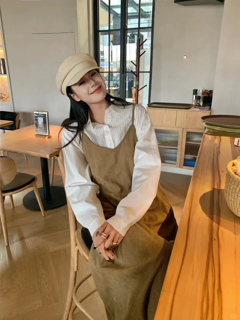 Street style nổi bật cùng váy nhung tăm street style