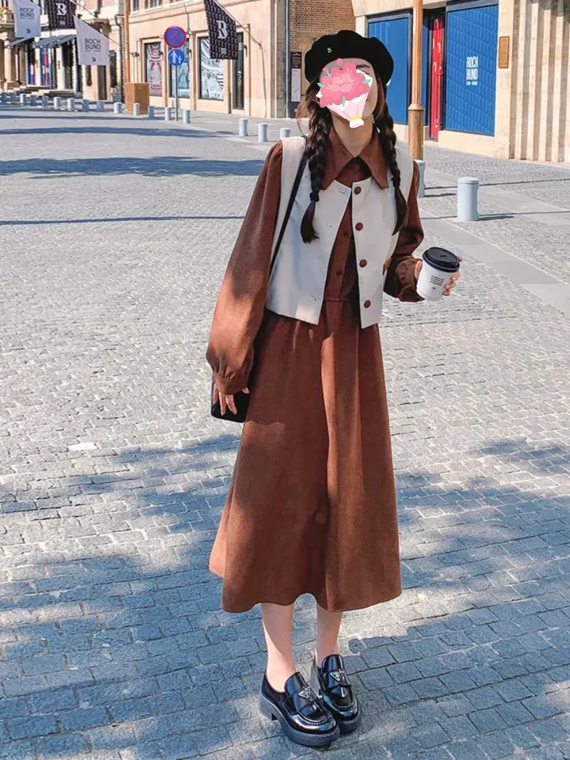 Thanh lịch nhẹ nhàng với váy nhung tăm thanh lịch