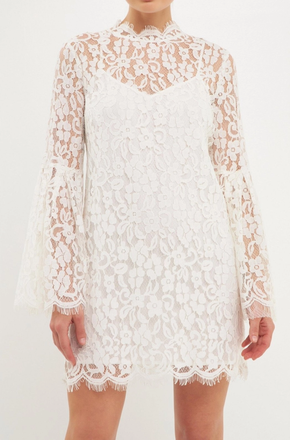 Đầm ren màu trắng tôn dáng thanh thoát nữ tính