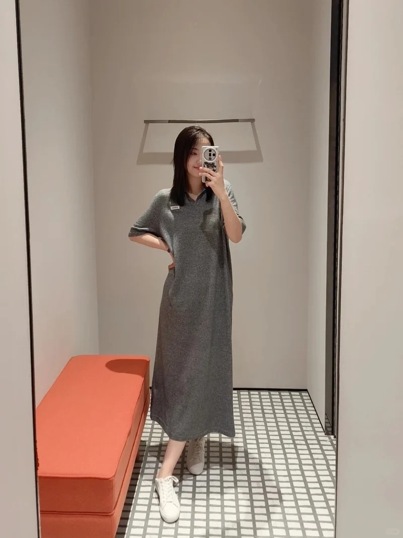 Outfit cơ bản nhưng nổi bật với váy suông basic