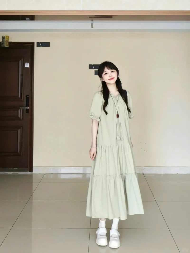 Dịu dàng nhẹ nhàng cùng váy suông dạo phố nhẹ nhàng