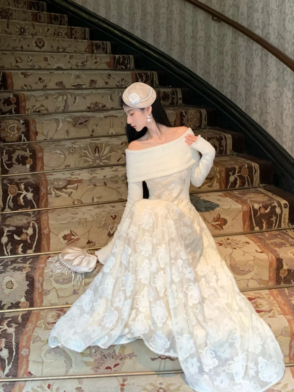 Đầm hở vai giúp nàng nổi bật mọi ánh nhìn