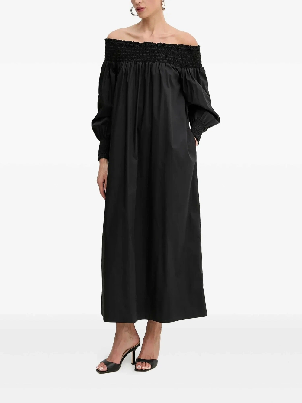 Kiểu đầm trễ vai thanh lịch mà không phô trương