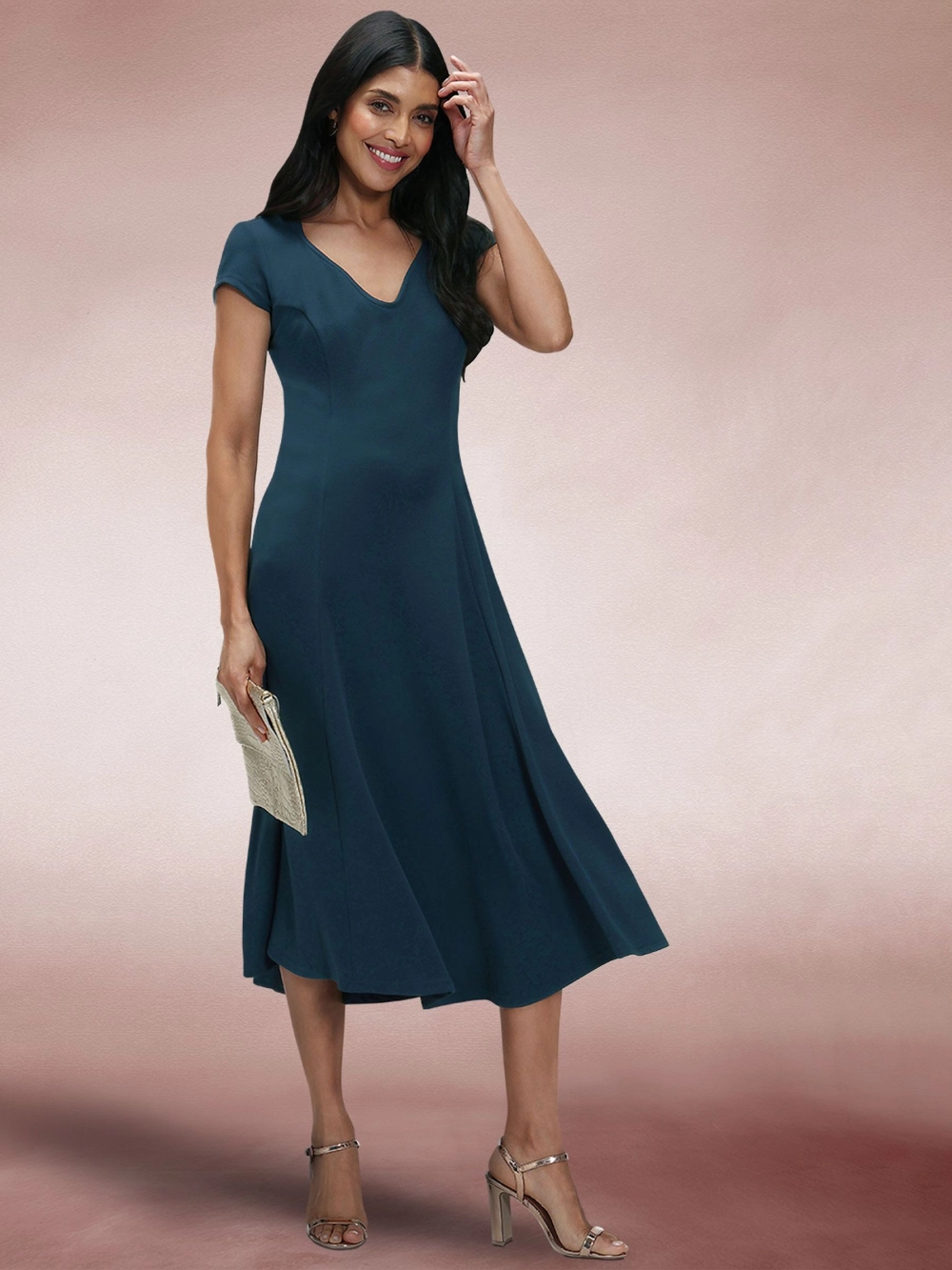 Mẫu đầm xòe tôn dáng cho nàng tự tin