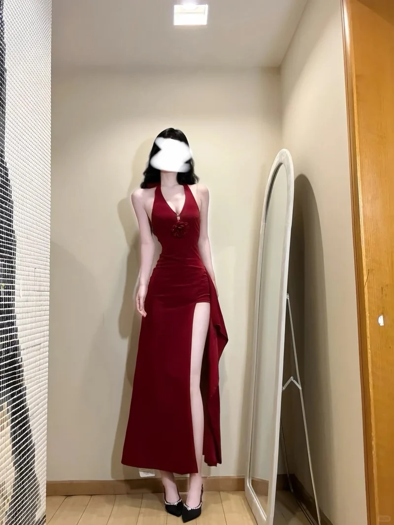 Đầm xẻ đùi cao giúp khoe chân thon tôn dáng