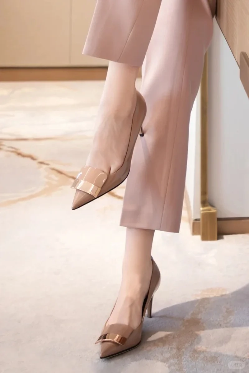 Phái đẹp chọn Giày cao gót mũi nhọn để tôn dáng sang trọng