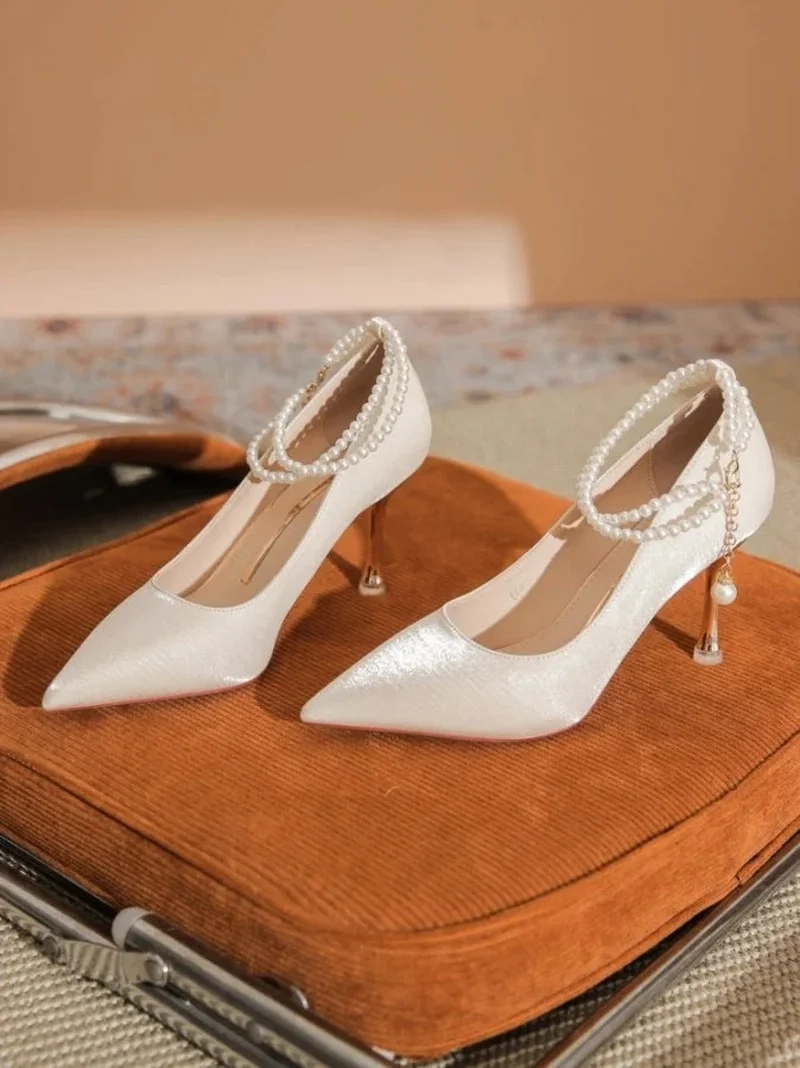 Nhiều mẫu đẹp của Giày cao gót mũi nhọn mang phong cách châu Âu