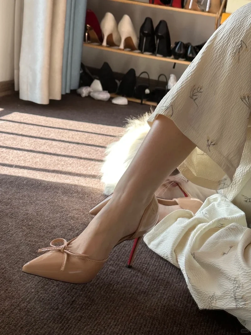 Vẻ đẹp thanh thoát đến từ Giày cao gót mũi nhọn mũi nhọn