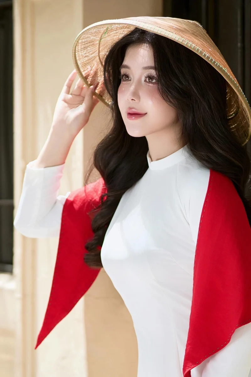 Thần thái dịu dàng với Mặc áo dài phối khăn choàng lụa duyên dáng