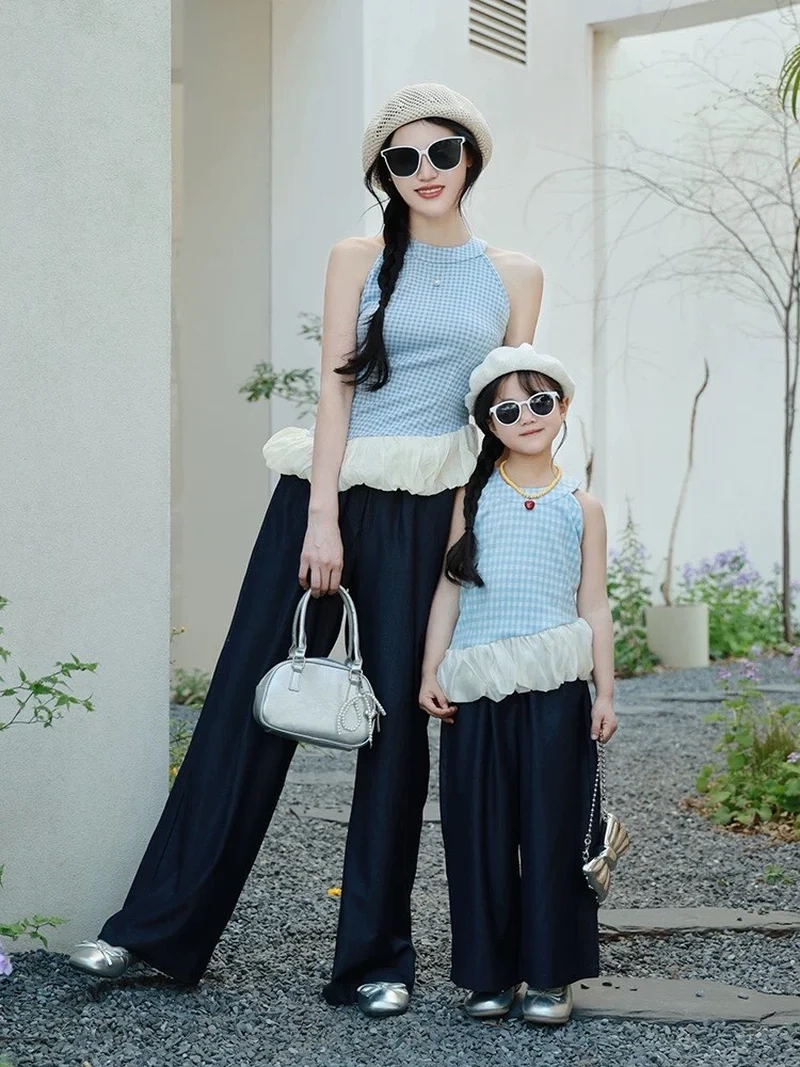 Phong cách truyền thống cùng Phối đồ đôi mẹ và bé gái diện Tết