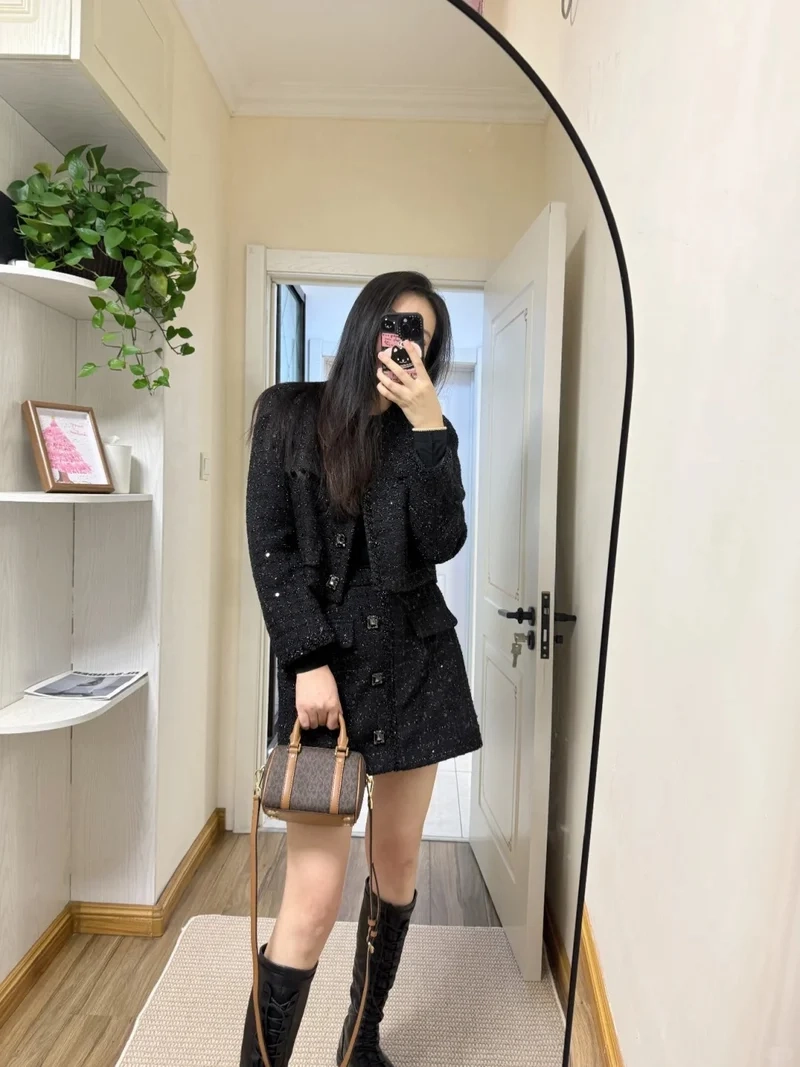 Phối đồ Tết với boot cổ cao giữ ấm thời trang