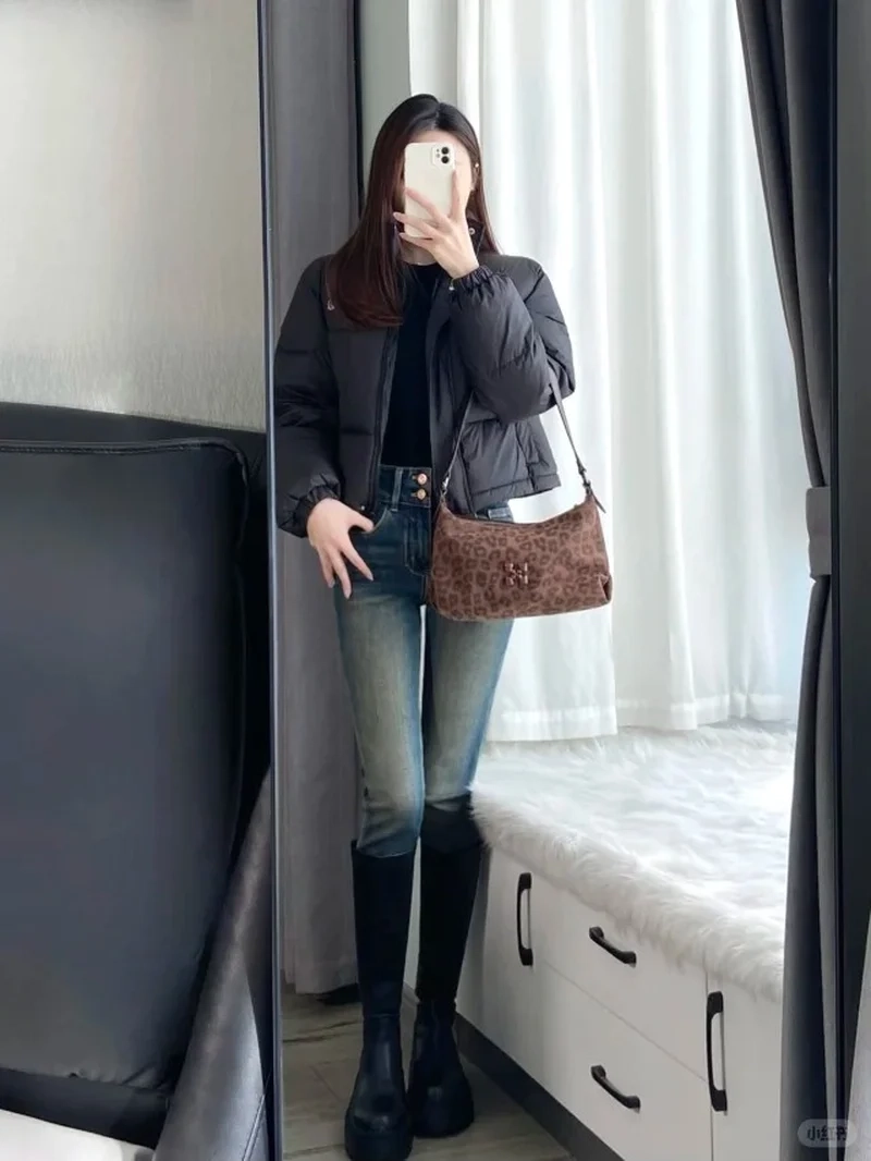 Phối đồ Tết với boot cổ cao giữ ấm ấm áp