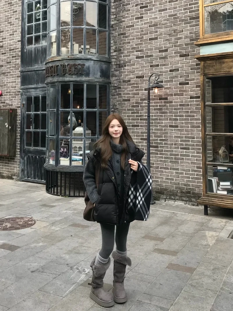 Phối đồ Tết với boot cổ cao giữ ấm ấn tượng