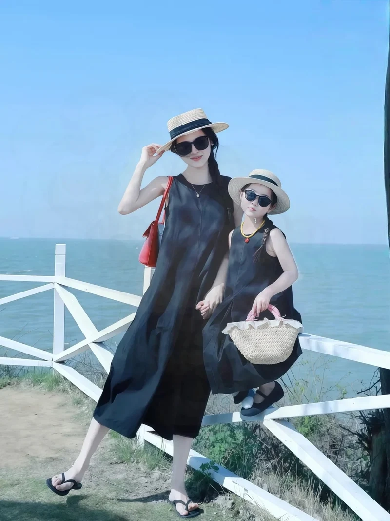 Khoảnh khắc gắn kết cùng Set váy mẹ và bé gái gia đình