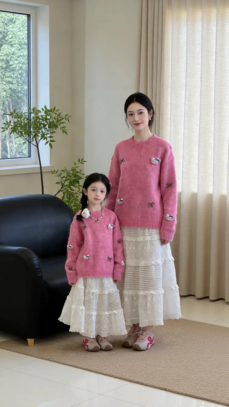 Trang phục gia đình được chọn là Set váy mẹ và bé gái yêu thích