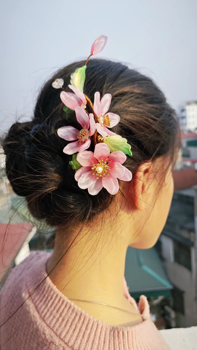 Quà tặng ý nghĩa được chọn là Trâm cài tóc làm quà