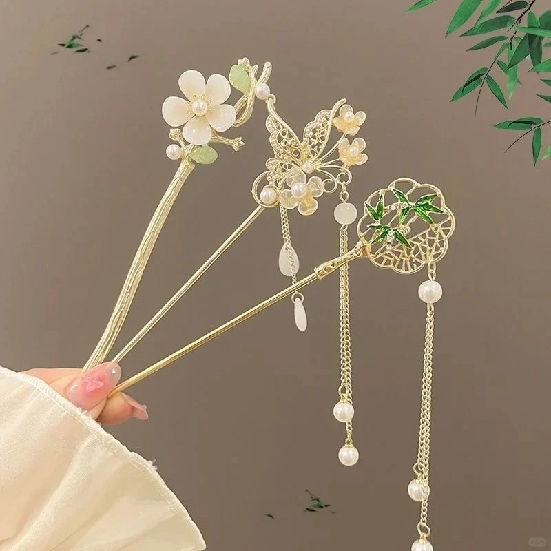 Phong cách cổ điển quay lại cùng Trâm cài tóc xu hướng mới