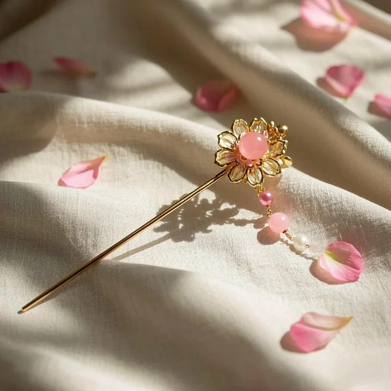 Nhiều người yêu thích Trâm cài tóc nhờ thiết kế tinh xảo