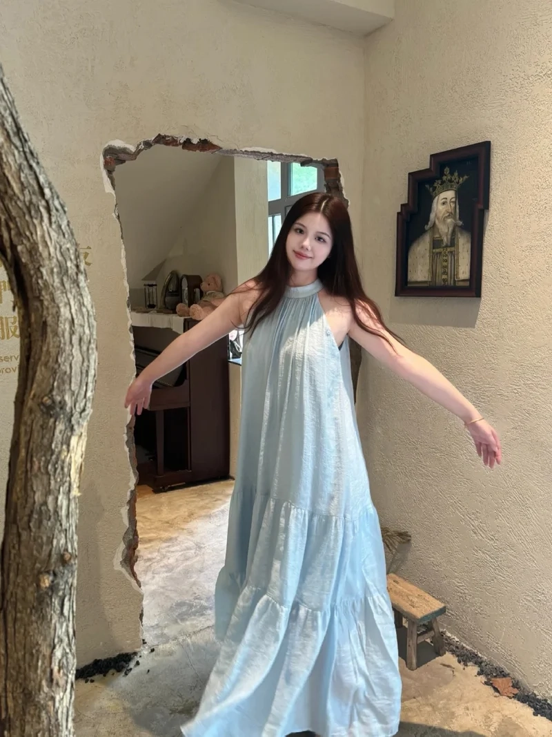 Váy cổ yếm dáng xòe cho nàng yêu sự nhẹ nhàng nữ tính