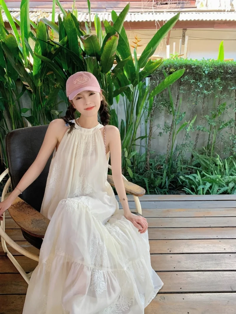 Váy cổ yếm dáng xòe phong cách Hàn Quốc xu hướng