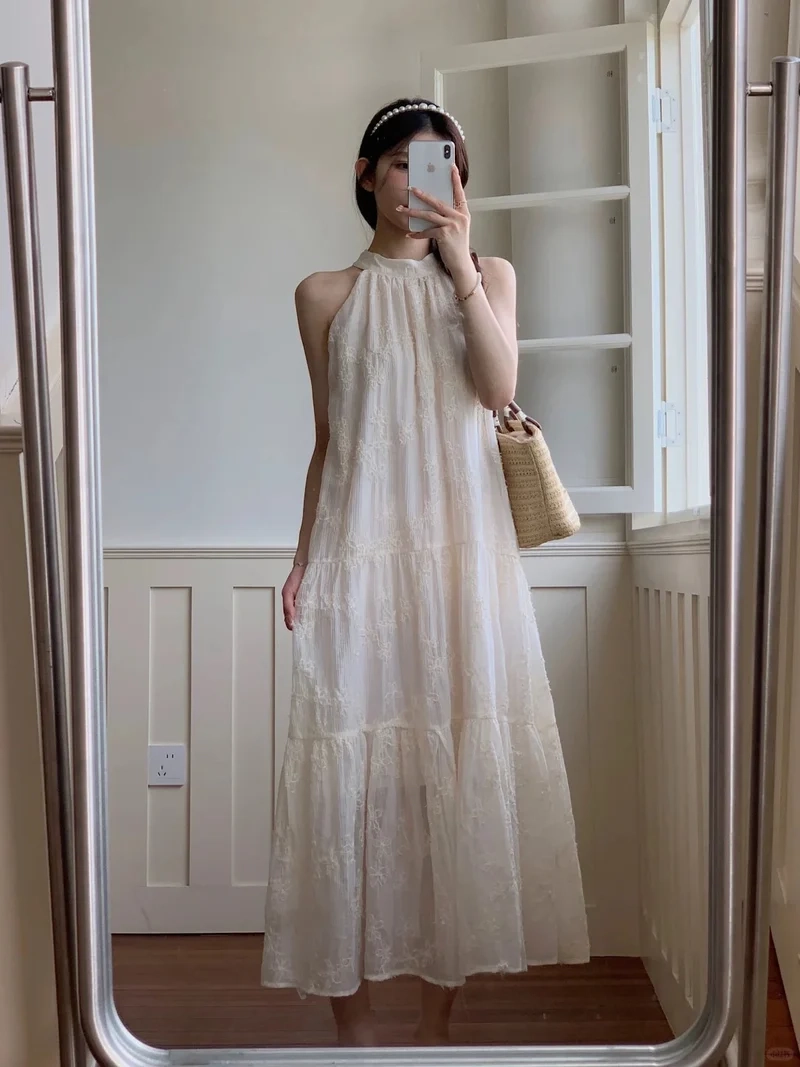 56+ mẫu váy cổ yếm dáng xòe quyến rũ giúp nàng thăng hạng