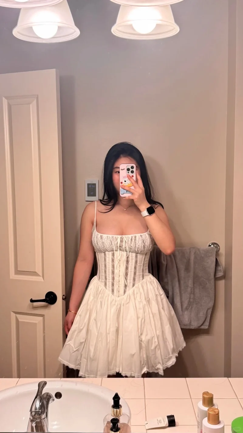 Phái đẹp yêu thích Váy corset ôm body vì quyến rũ