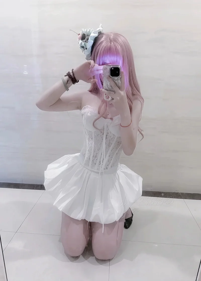 Phong cách cá tính thể hiện qua Váy corset ôm body cá tính