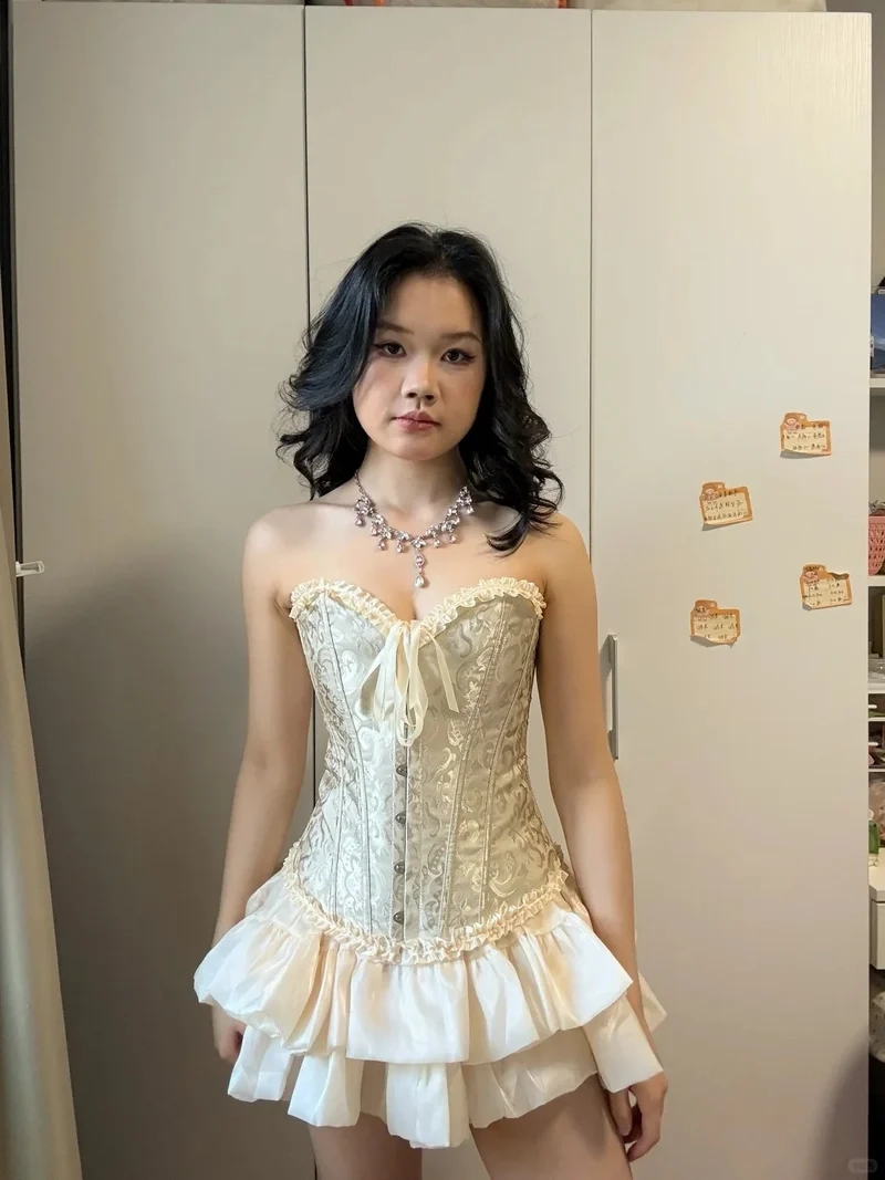 Trang phục dạ tiệc sang trọng cùng Váy corset ôm body sang trọng