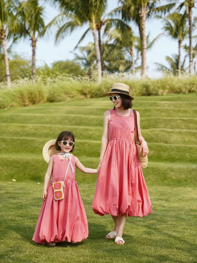 Mẹ và bé nổi bật với Váy maxi mẹ và bé đi biển thời trang