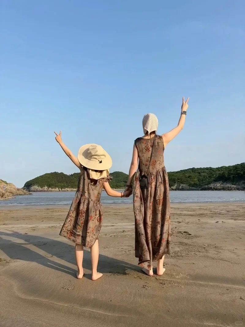 Chuyến du lịch vui hơn nhờ Váy maxi mẹ và bé đi biển du lịch