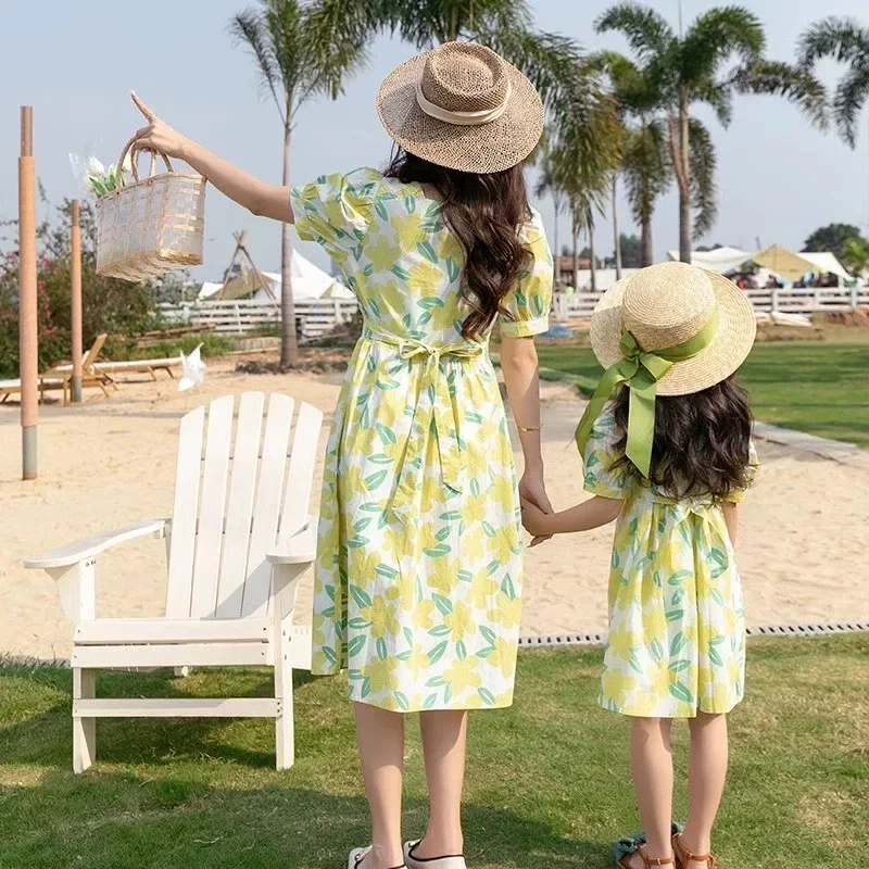 Phong cách biển xinh xắn cùng Váy maxi mẹ và bé đi biển đi chơi
