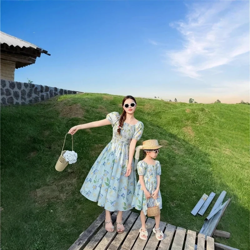 Trang phục chụp ảnh đẹp với Váy maxi mẹ và bé đi biển sống ảo