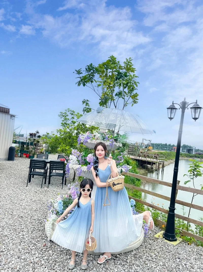 Nhiều mẫu đẹp của Váy maxi mẹ và bé đi biển hot trend