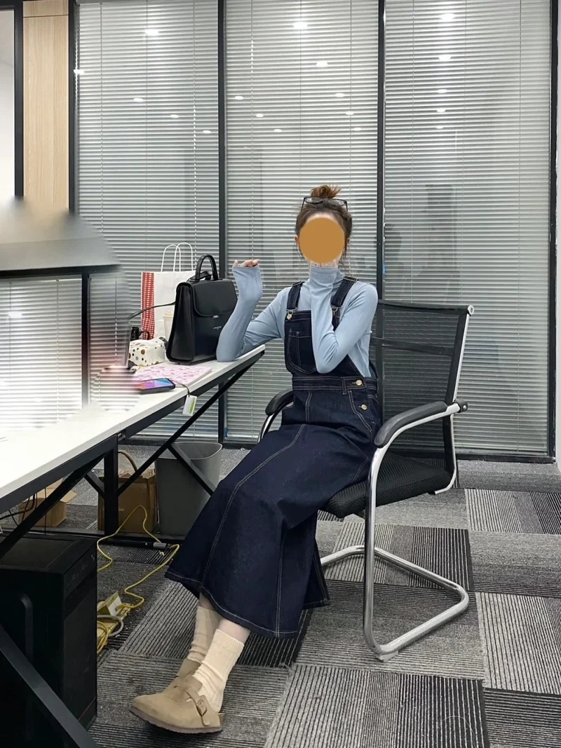 Váy yếm jean form rộng thoải mái