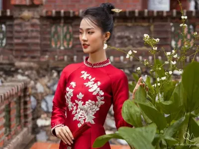 Tuyển tập những mẫu ảnh áo dài gấm sang trọng và quý phái