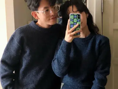 99+ Hình ảnh áo len đôi cực ngọt cho cặp đôi sành điệu