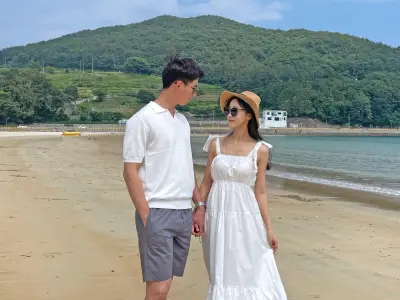 50+ Hình ảnh đồ đôi đi biển lãng mạn và phong cách nhất