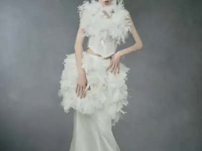 108+ Mẫu váy đính lông vũ kiêu sa khiến phái đẹp mê mẩn