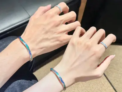 99+ Hình ảnh vòng tay đôi đẹp gắn kết tình yêu bền chặt