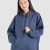 Áo khoác zip nữ: Bí kíp phối đồ street style cực chất
